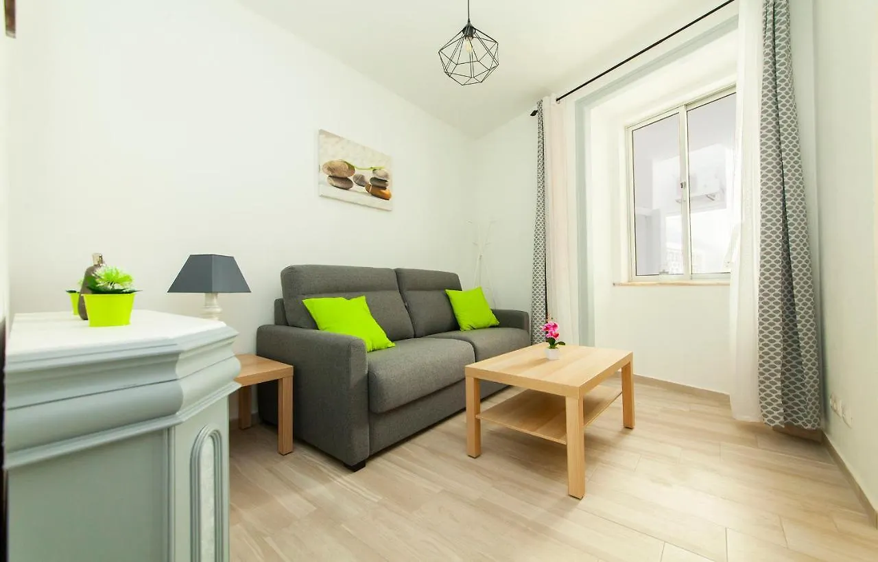 A46 - Oliveira Downtown Apartment Lagos